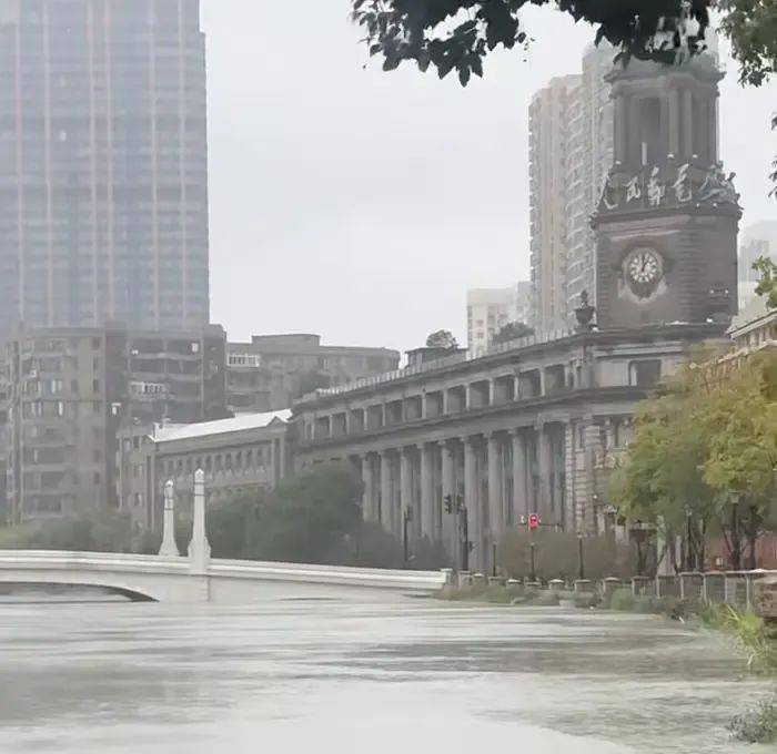 皇冠信用盘结算日是哪天_上海市民注意：暴雨将继续皇冠信用盘结算日是哪天，只要熬过今天就好！“苏州河满上来了？”官方最新回应→