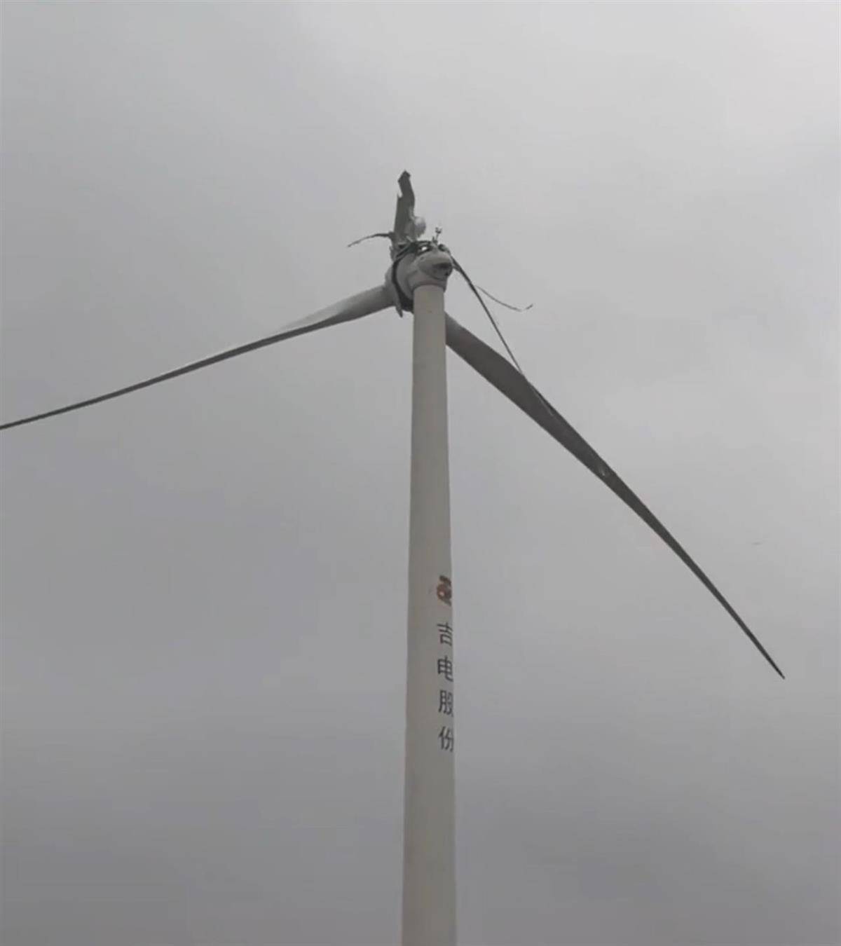 皇冠信用登123出租
_九江一架风力发电机叶片空中断裂皇冠信用登123出租
,目击者称“玻璃纤维满天飞”,当地:正在处理